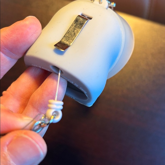 Bath & Body Works Husky Dog with Cone Vet PocketBac Sanitizer Holder Lanyard NWT - Picture 5 of 5